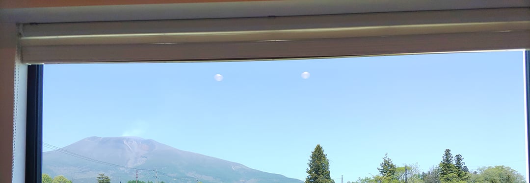 窓から見える浅間山