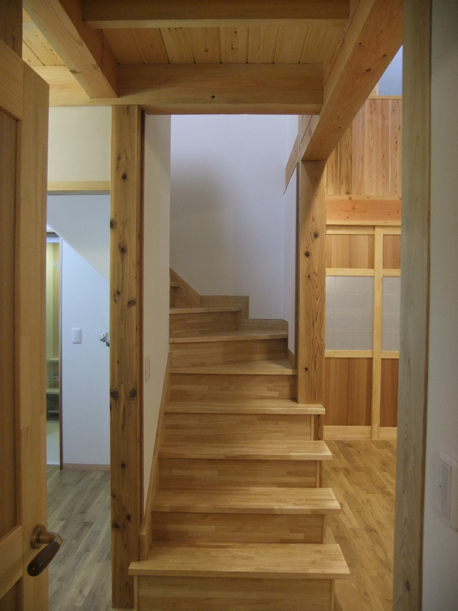 軽井沢　木製　階段